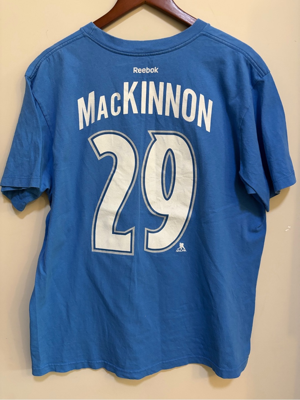 Nathan MacKinnon #29 Colorado Avalanche Reebok NHL Player T-Shirt Men’s XL